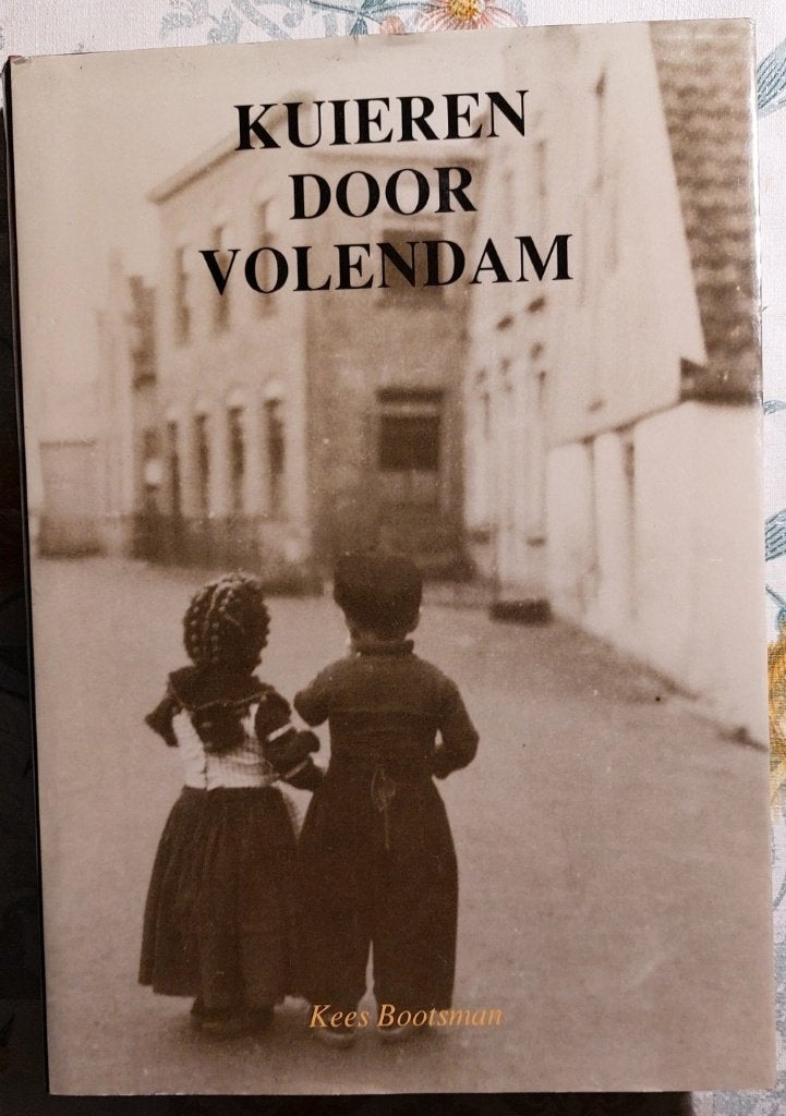 kees Bootsman kuieren door volendam, Verzenden, Zo goed als nieuw