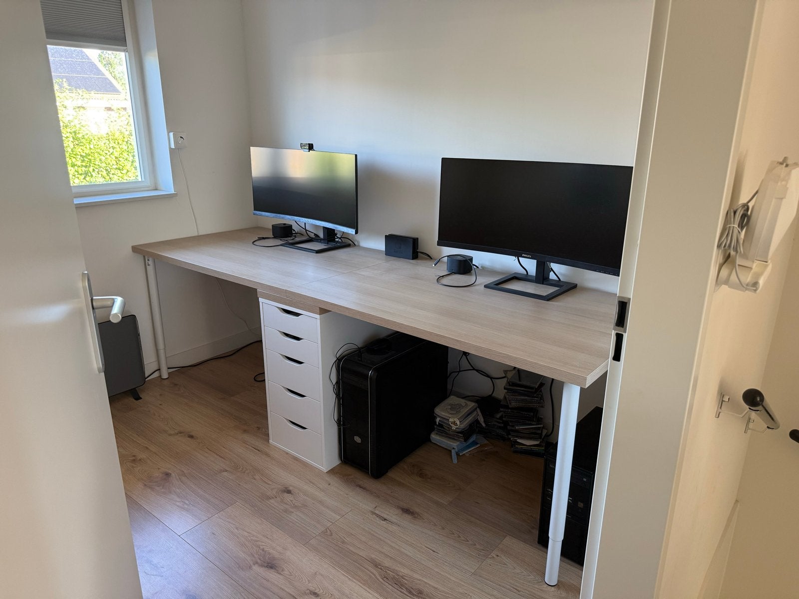 Twee IKEA bureaubladen met poten (123x80 cm), Gebruikt, Spaanplaat of MDF, Ophalen of Verzenden, IKEA