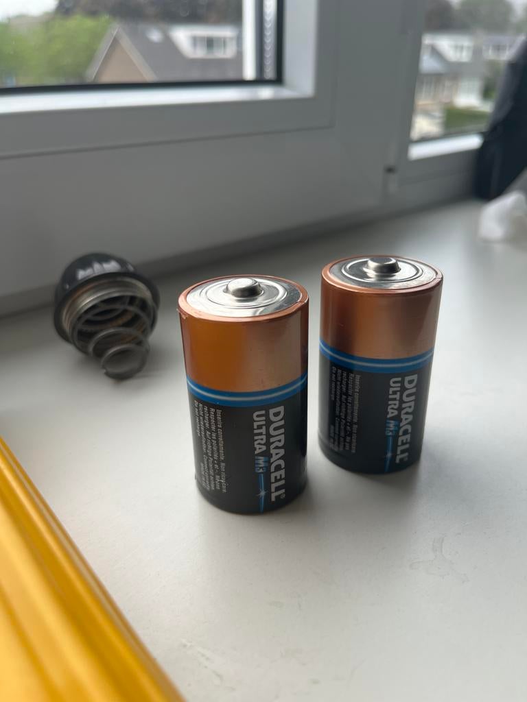 Grote gele zaklamp met batterijen, Ophalen of Verzenden, Gebruikt, Batterij