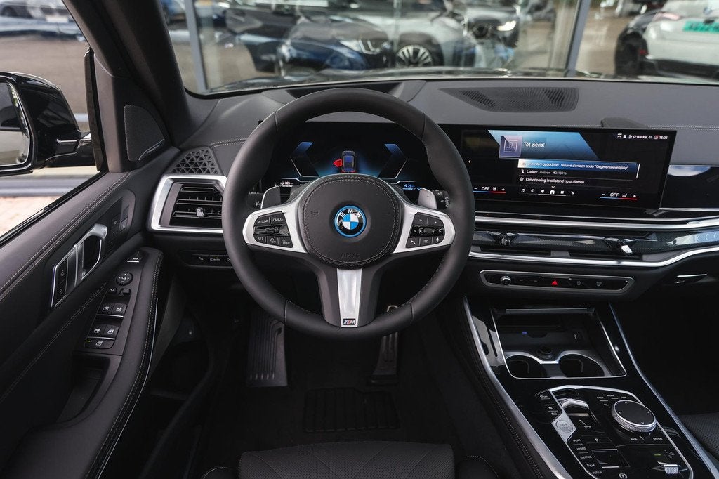 BMW X5 xDrive50e M Sport Automaat / Trekhaak / Panoramadak/, Auto's, Automaat, 2395 kg, Leder, Bedrijf