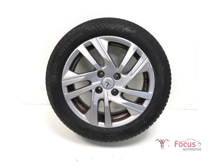 Velg + Winterband van een Peugeot 208, Auto-onderdelen, Banden en Velgen, Gebruikt, -, -, Ophalen of Verzenden
