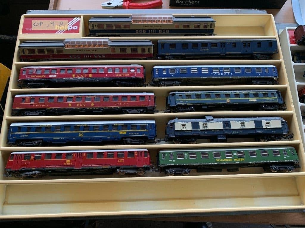 11 stuks HO gelijkstroom Internationale  treinen, Hobby en Vrije tijd, Overige merken, Gebruikt, Gelijkstroom, Wagon