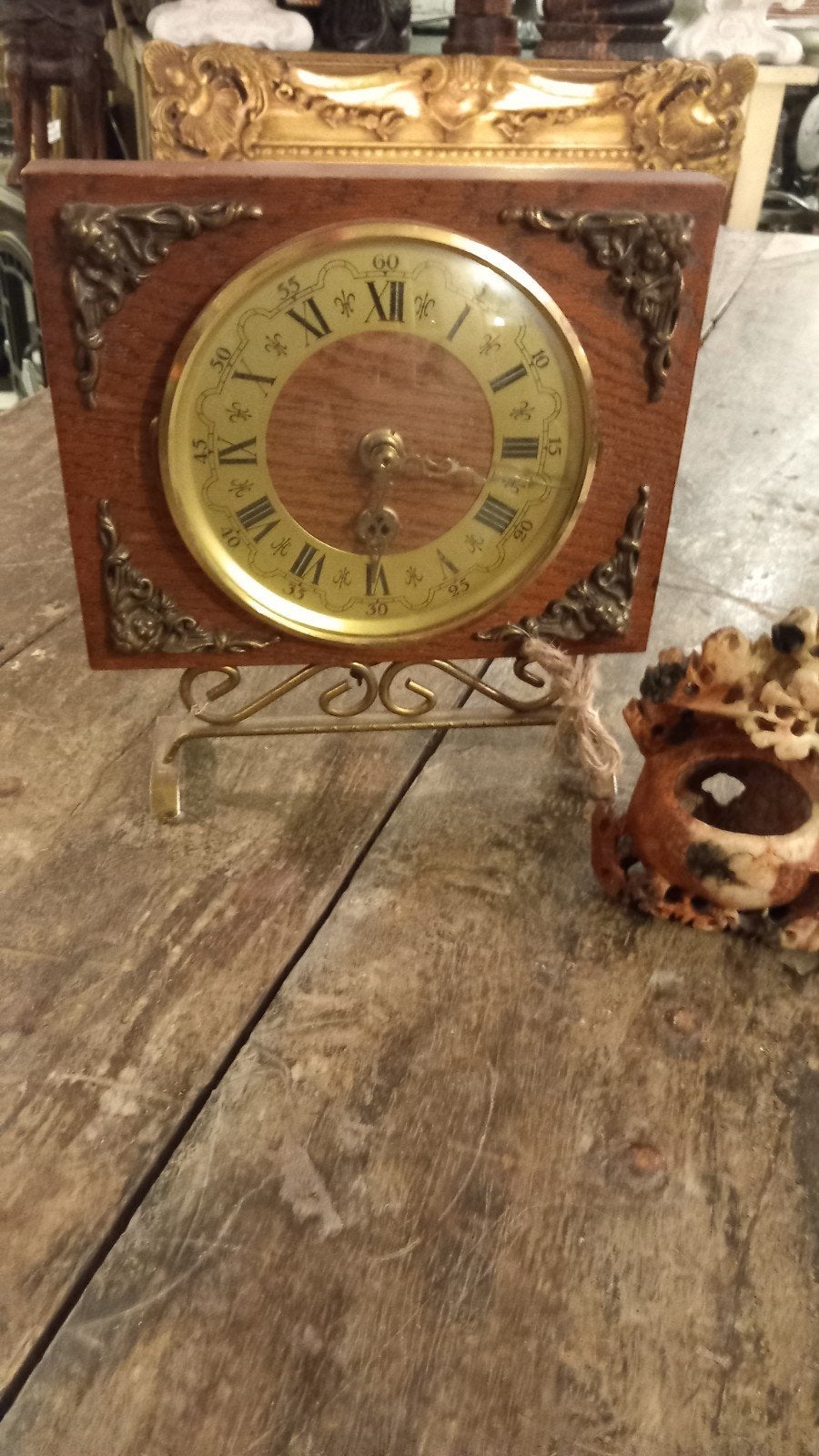 Antieke houten tafelklok met messing accenten, Ophalen of Verzenden