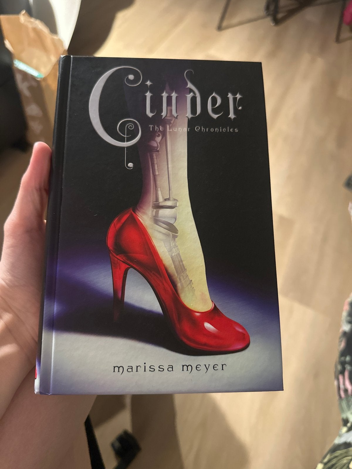 Cinder - The Lunar Chronicles (Marissa Meyer), Boeken, Fantasy, Ophalen of Verzenden, Zo goed als nieuw