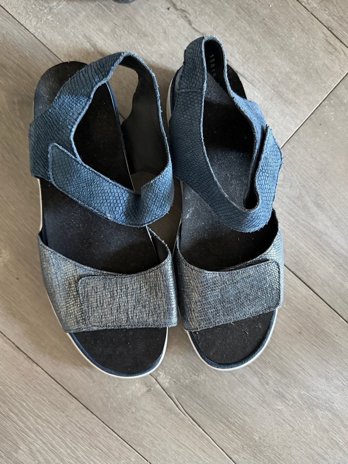 Nieuw donkerblauwe sandalen ‘Durea’  39 (6), Blauw, Zo goed als nieuw, Sandalen of Muiltjes, Ophalen of Verzenden