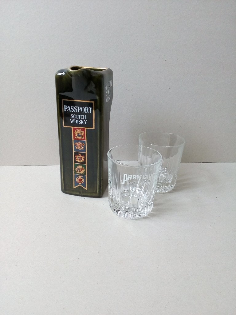 Whisky kan met 2 glazen. Passport Scotch keramiek kan, Ophalen of Verzenden