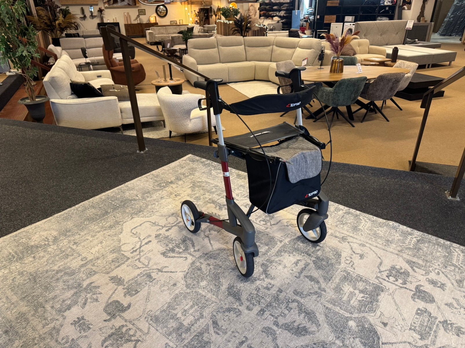 Rollator Topra 5G-Maat S €149,- Bordeau  Direct/Leverbaar, Ophalen, Zo goed als nieuw, Mwonenenslapen, Mwonenenslapen@ziggo.nl