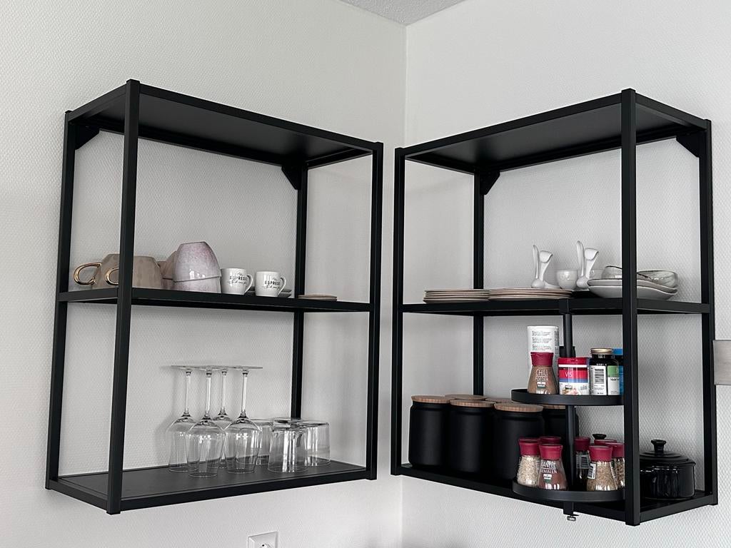 Set van 2 zwarte metalen wandplanken - modern design, Huis en Inrichting, Kasten | Stellingkasten, Ophalen, Gebruikt