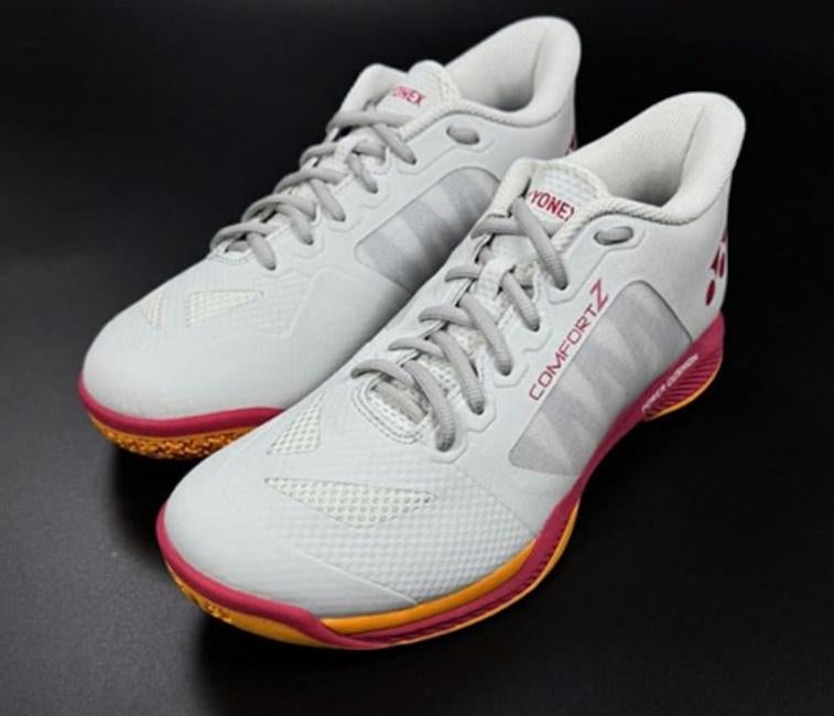Badminton sportschoenen te koop, Kleding | Dames, Yonex, Wit, Zo goed als nieuw, Racketsport