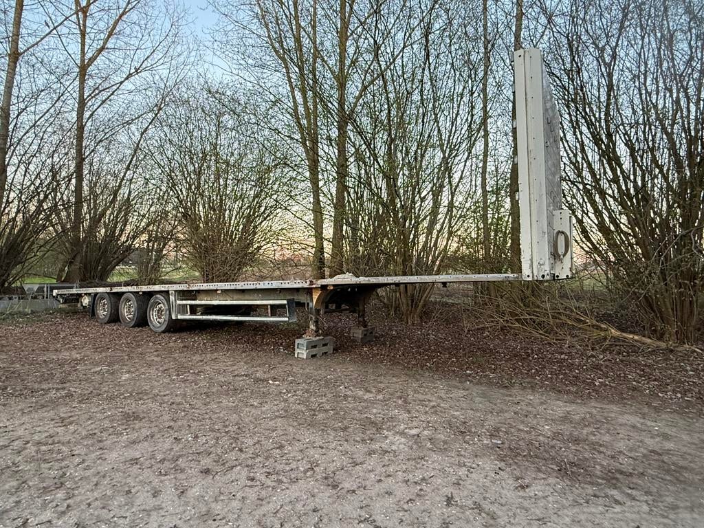 Trailler zie foto’s kenteken geschorst, Eén persoon