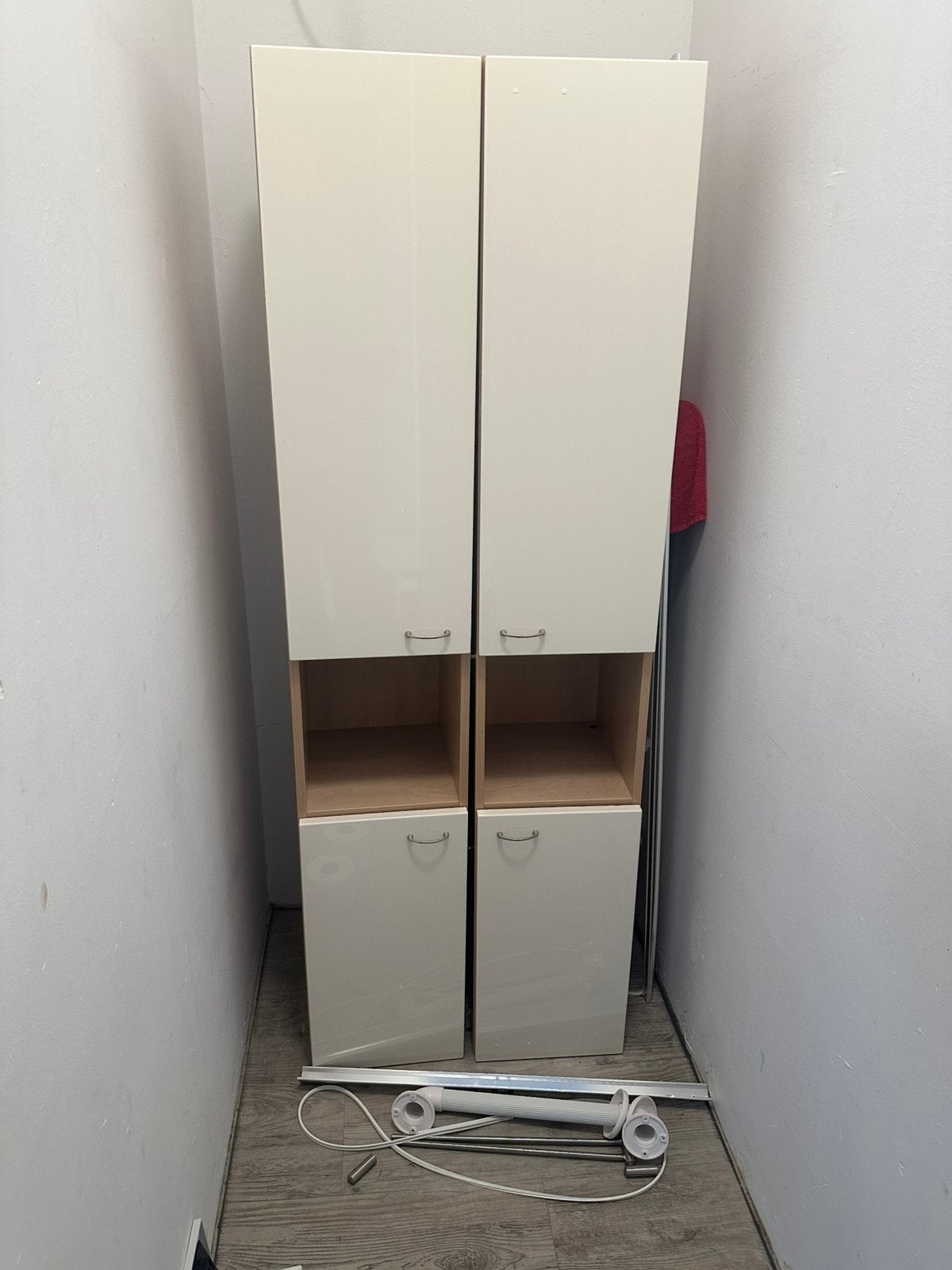 2 hoge opbergkasten / vitrinekasten – Gratis af te halen, Ophalen, 50 tot 100 cm, Zo goed als nieuw, Minder dan 100 cm