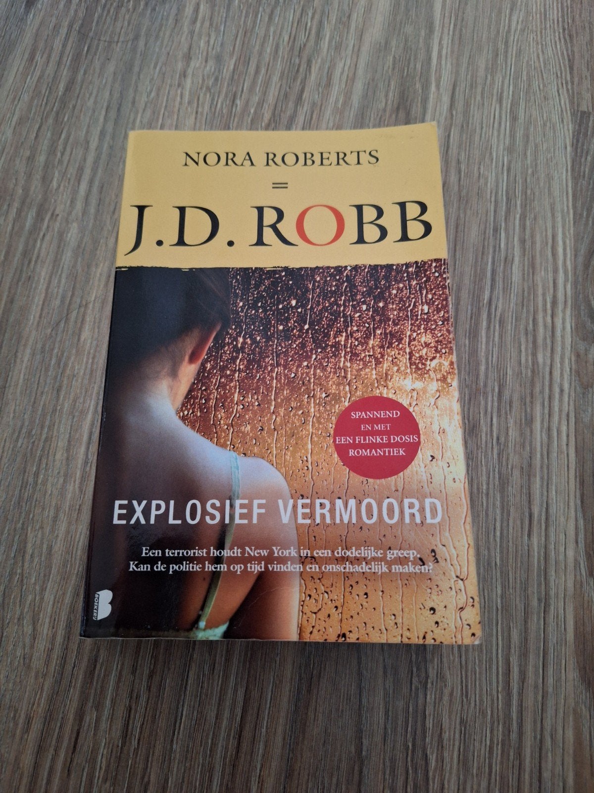 J.D. Robb - Explosief vermoord, Boeken, Ophalen of Verzenden, Gelezen, Nora Roberts, Amerika