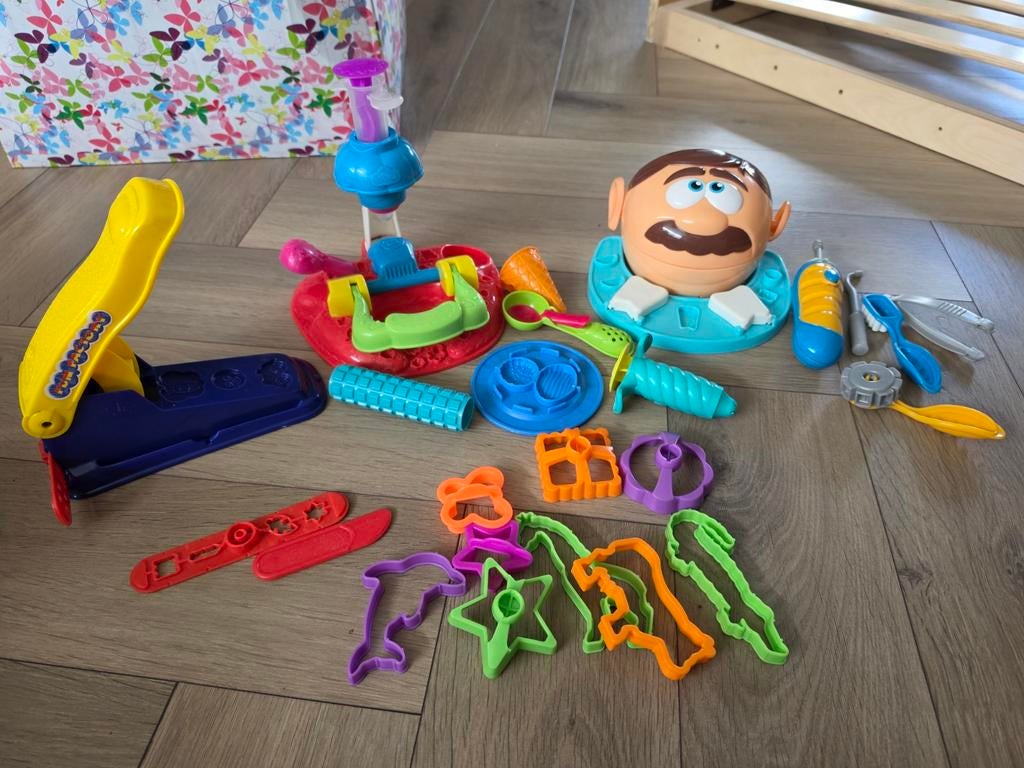 Play-Doh: Tandarts, Pasta Maker & Cupcake Machine Set, Kinderen en Baby's, Speelgoed | Educatief en Creatief, Gebruikt, Knutselen