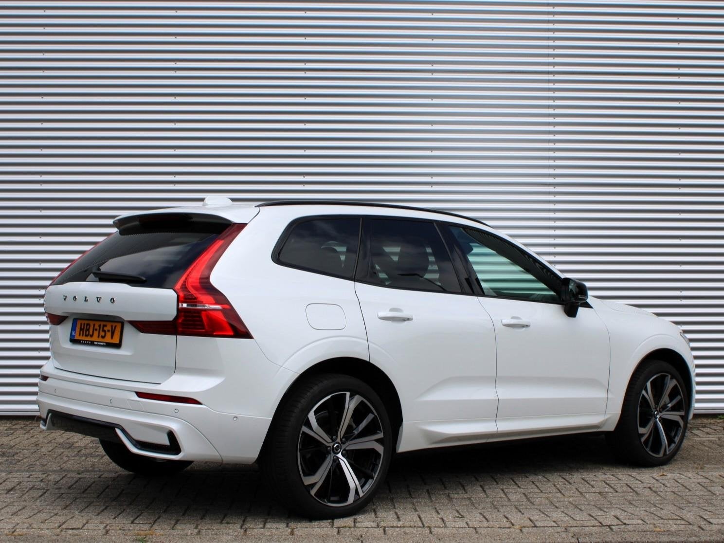 Volvo XC60 T6 AWD Plug-in hybrid Ultra Dark Automaat / Panor, Auto's, Volvo, Stof, Gebruikt, 4 cilinders, 180 min