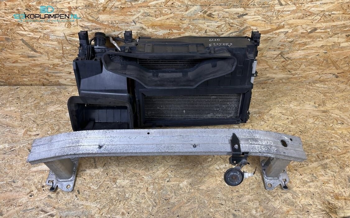 Ranault Clio IV 0.9 Voorfront koelerpakket radiateur bumperb, Ophalen, Gebruikt, -, Renault
