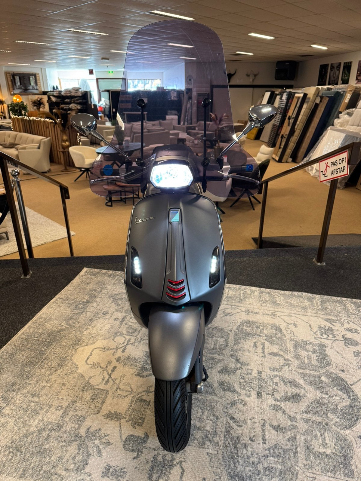 Vespa sprint 2017 mat grijs met blauw kenteken, Ophalen, Gebruikt, Maximaal 45 km/u, Vespa S