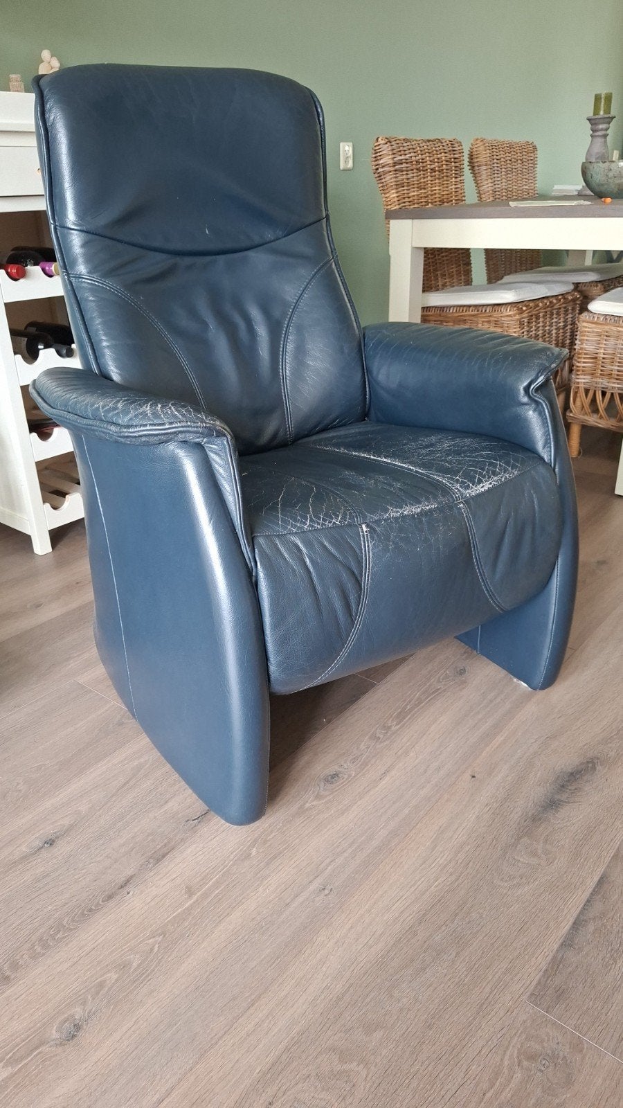 Donker blauwe leren fauteuil, Ophalen, Gebruikt, 75 tot 100 cm, 50 tot 75 cm