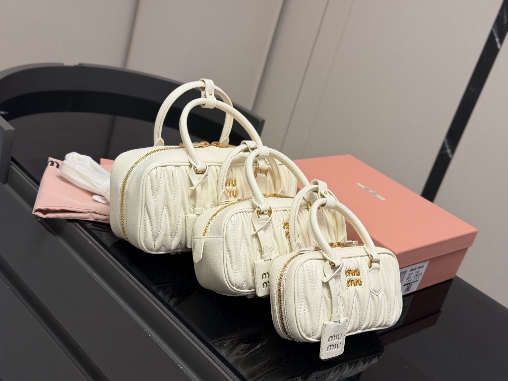 Miu Miu dameshandtas in bowlingstijl, Verzenden, Nieuw, Overige kleuren, Handtas