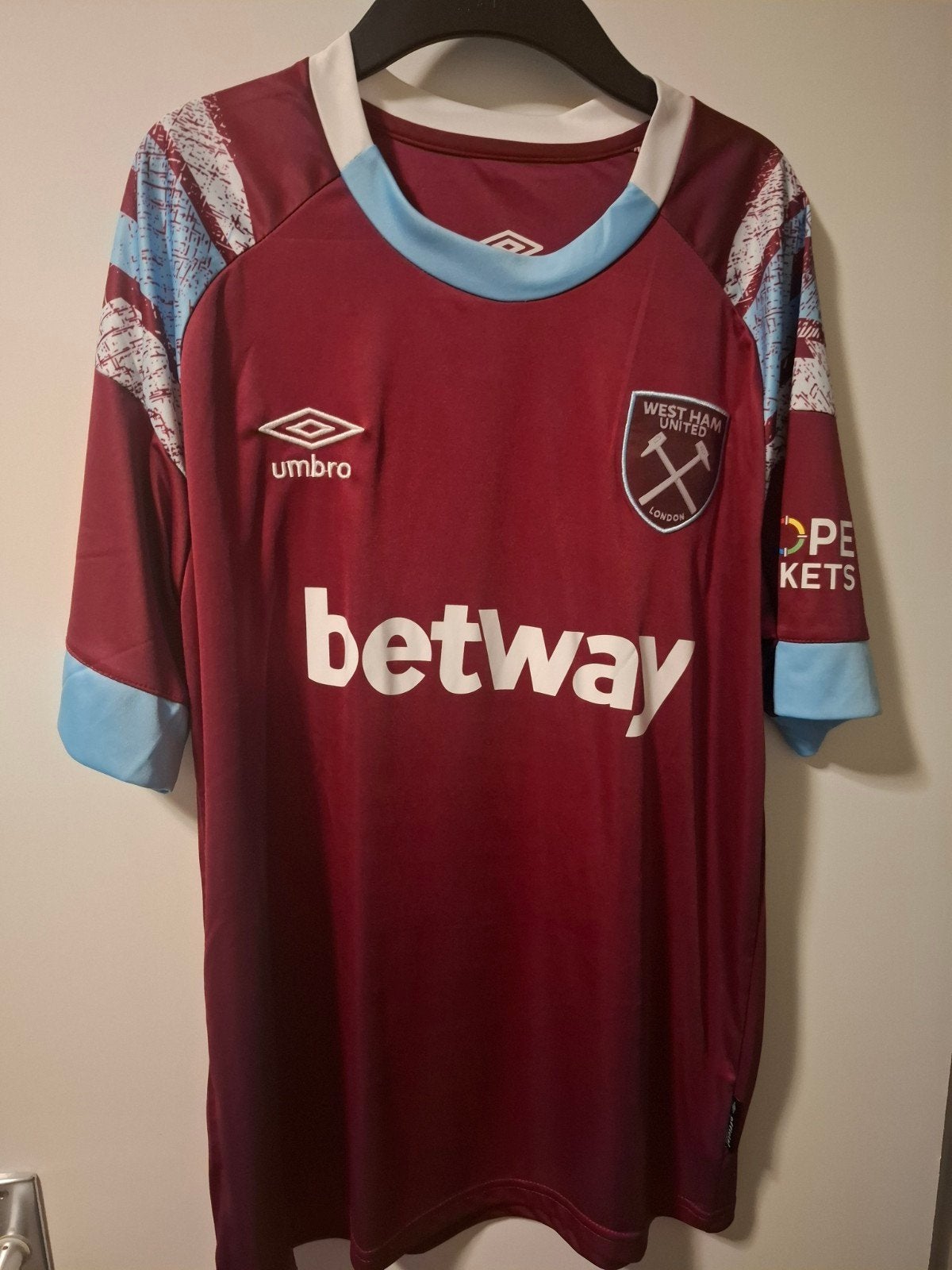 West Ham United shirt en broekje maat M, Maat M, Ophalen of Verzenden, Zo goed als nieuw, Set