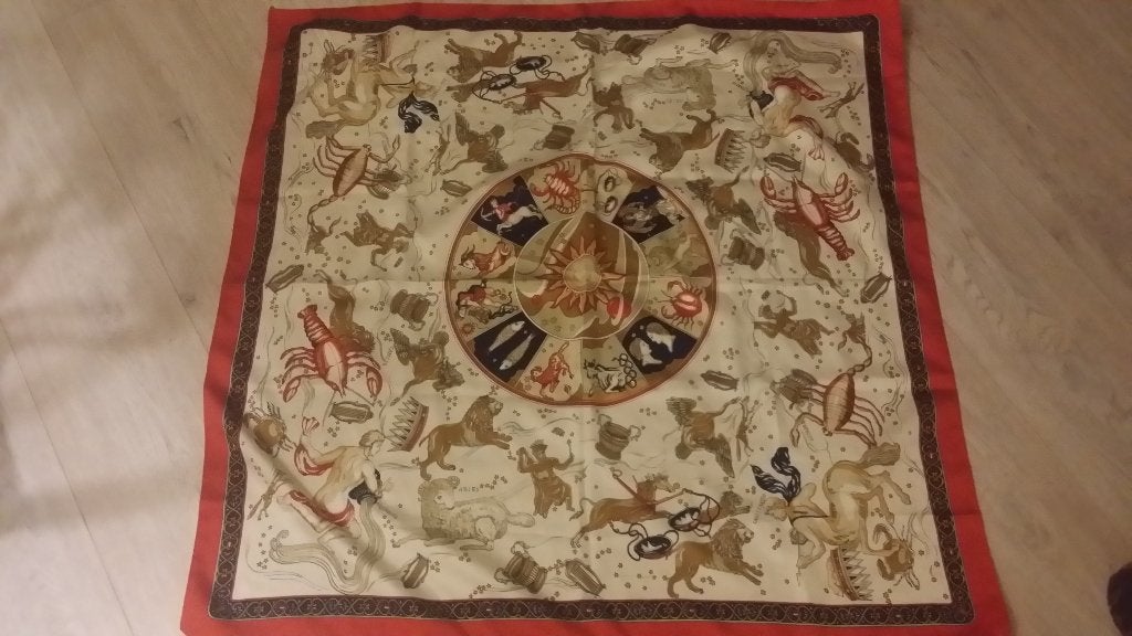 Een vintage mooie sjaal met sterrenbeeld afbeeldingen, Kleding | Dames, Mutsen, Sjaals en Handschoenen, Ophalen of Verzenden, Zo goed als nieuw