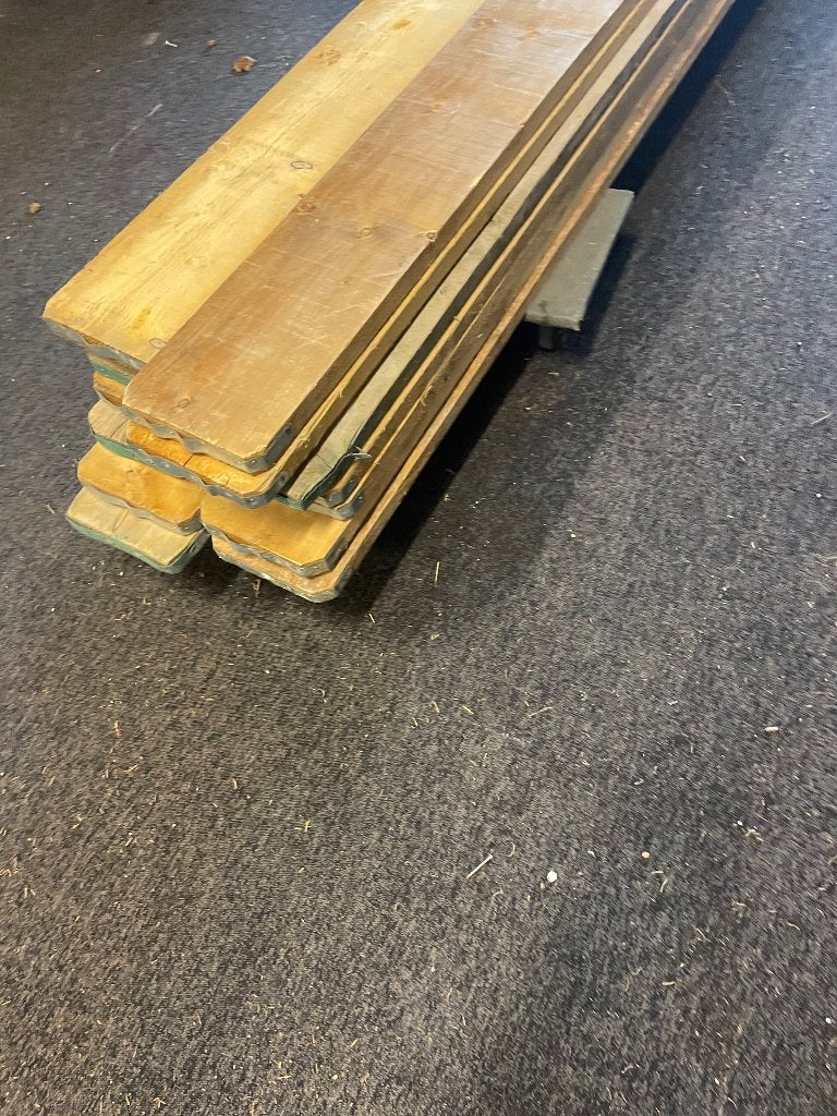 14 steigerplanken van 5 meter kurkdroog