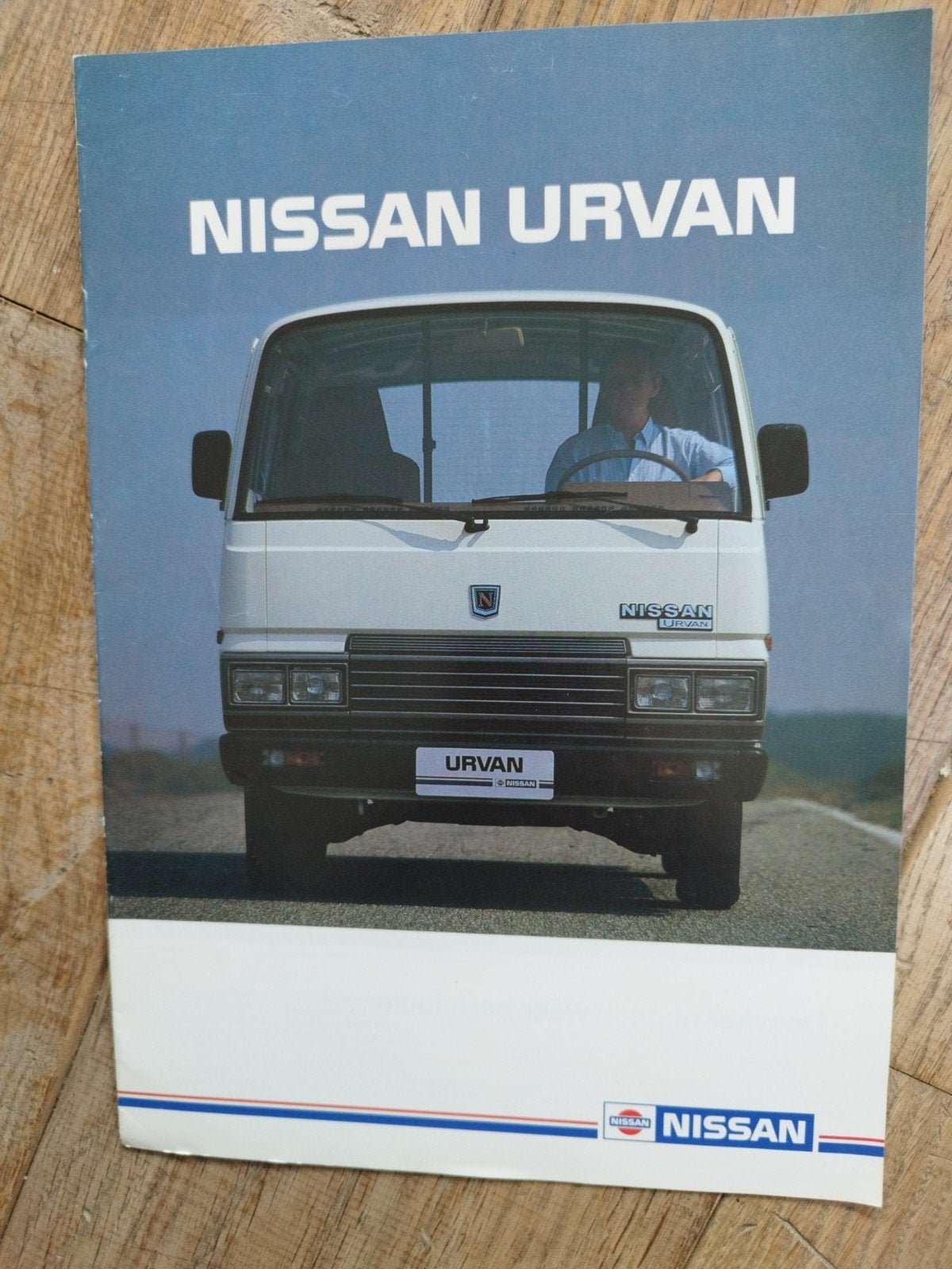 Nissan Urvan brochure uit 1983 - 12 pagina's, Nederlands, Ophalen of Verzenden, Zo goed als nieuw, Nissan, NISSAN