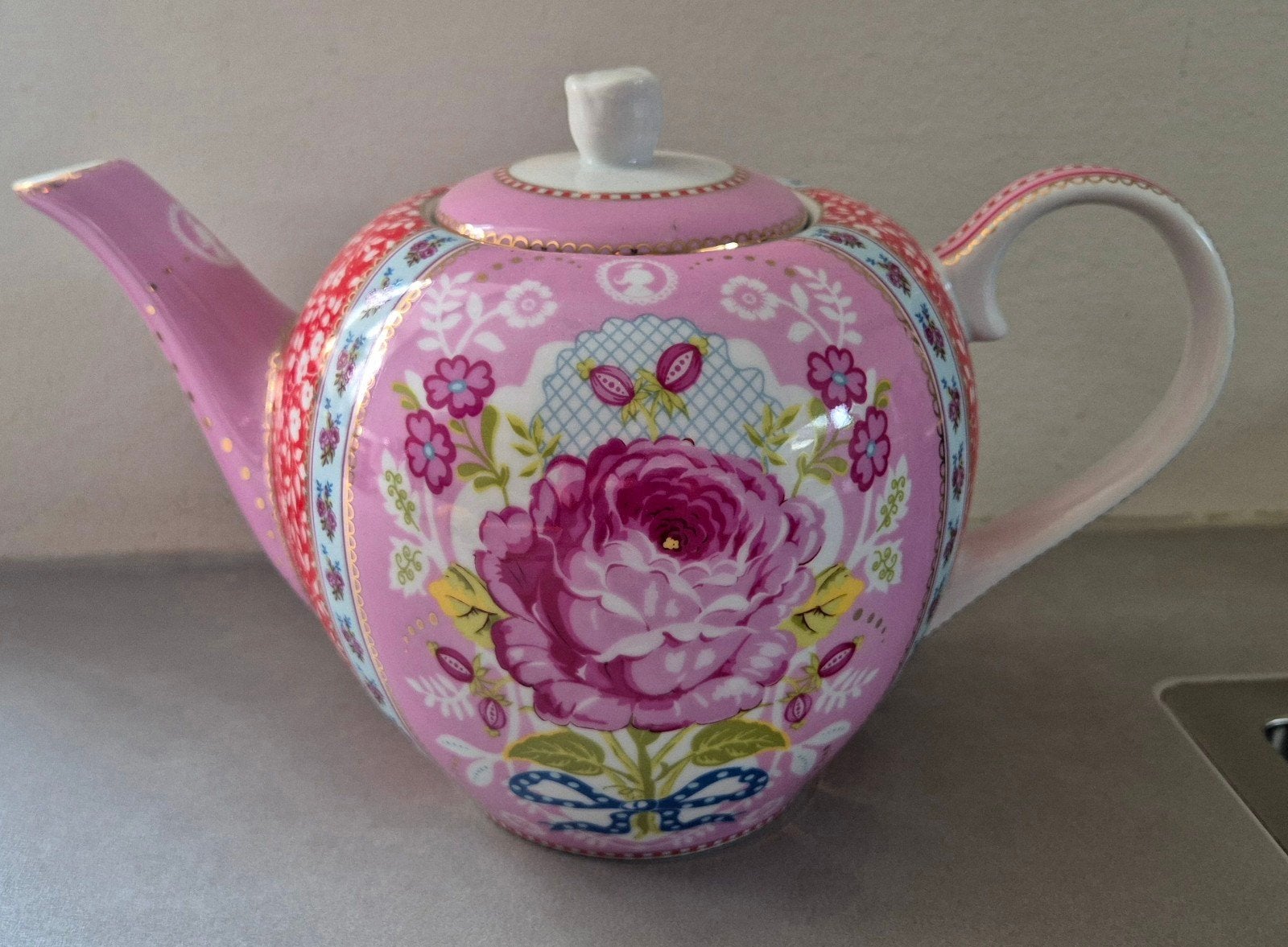 Pip Studio theepot roze met bloemen en gouden details, Pip Studio, Ophalen of Verzenden, Zo goed als nieuw, Porselein