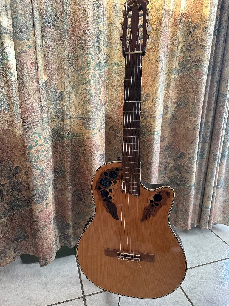 Ovation nylonsnarige gitaar te koop, Ophalen, Zo goed als nieuw, Overige typen, Met koffer