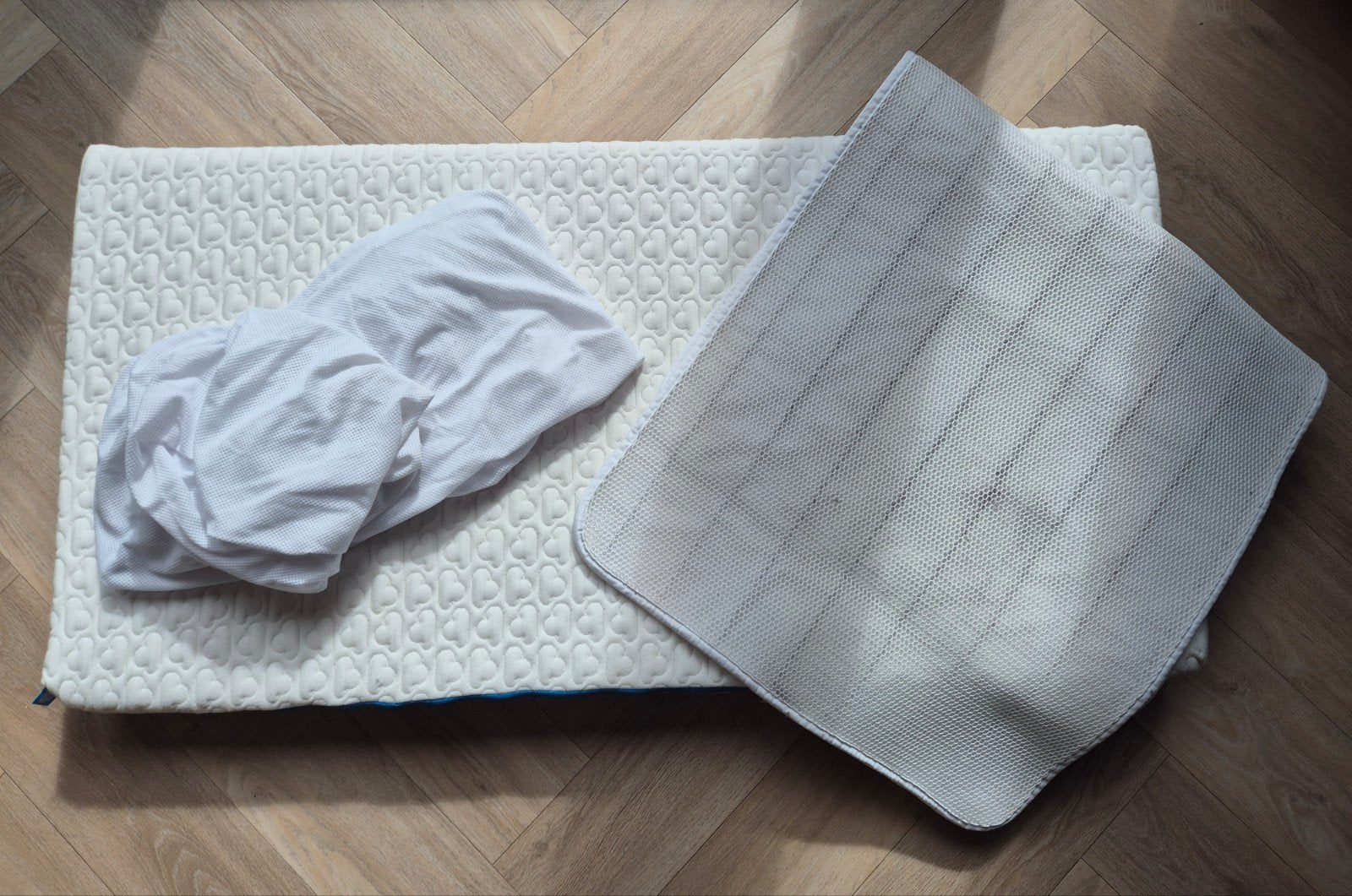 aerosleep matras en matrasbeschermer, Kinderen en Baby's, Kinderkamer | Beddengoed, Ophalen, Jongetje of Meisje, Zo goed als nieuw