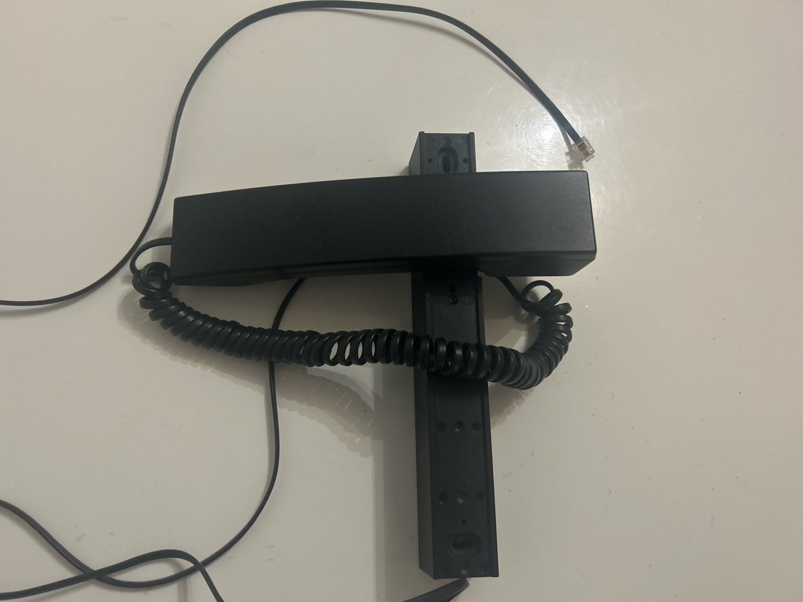 Zwarte wandtelefoon met druktoetsen, Telecommunicatie, Ophalen of Verzenden, Zo goed als nieuw