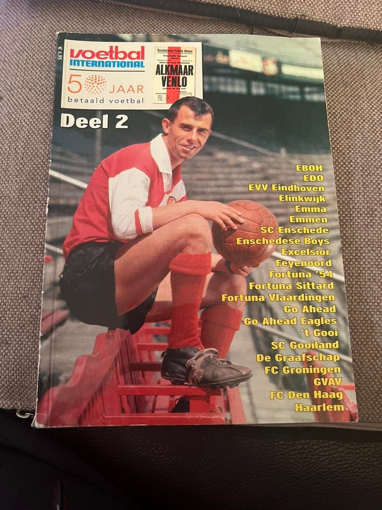 50 jaar betaald voetbal van voetbal international, Ophalen of Verzenden, 1980 tot heden, Tijdschrift