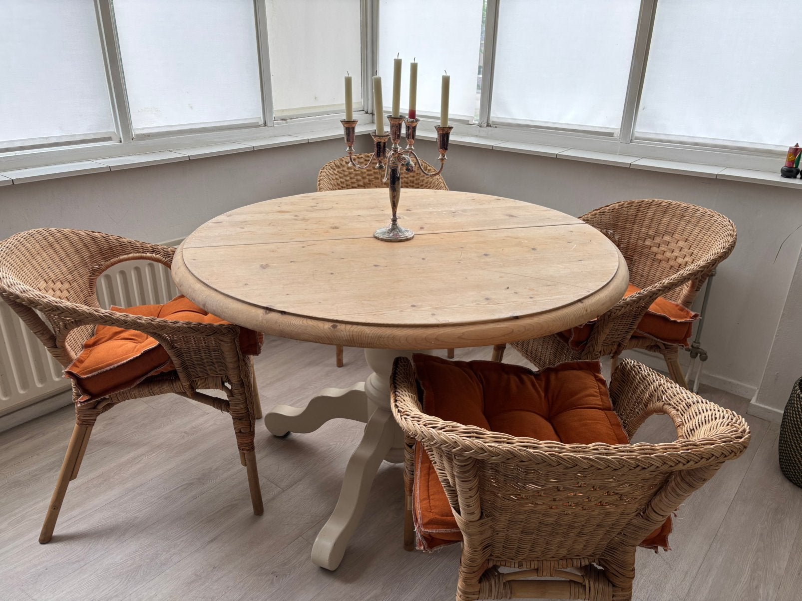 Eettafel plus stoelen, Ophalen, Zo goed als nieuw, Rond, 100 tot 150 cm