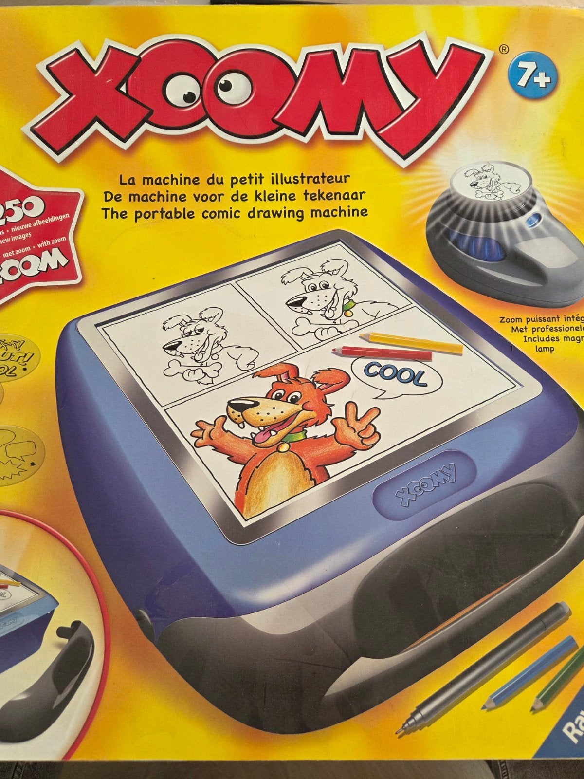 Xoomy Tekenmachine - Draagbare Comic Tekenmachine, Ophalen, Zo goed als nieuw, Knutselen, Met licht