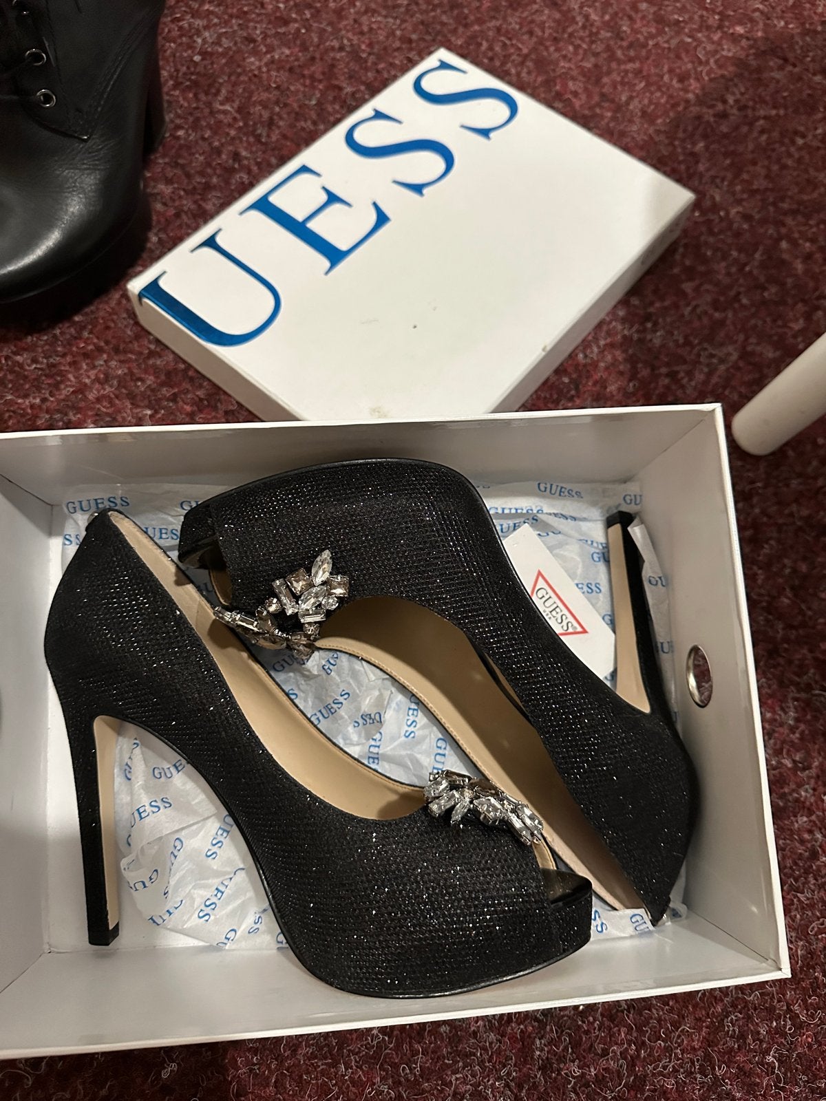 Guess hakken maat 39, Ophalen of Verzenden, Zo goed als nieuw, Zwart, Pumps