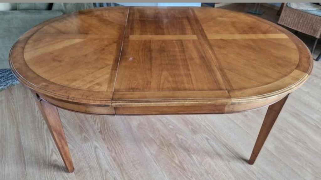 Uitschuifbare massieve eettafel - ideaal voor kleine ruimtes, Huis en Inrichting, Tafels | Eettafels, Ophalen, Gebruikt, 100 tot 150 cm