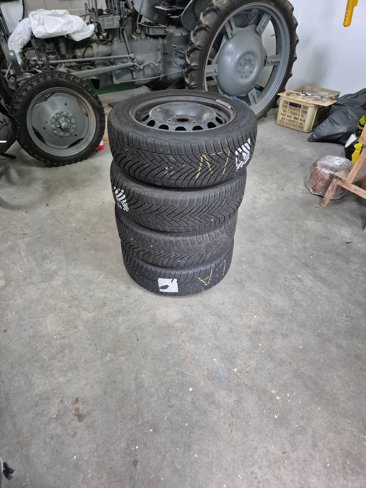Winterbanden met velgen 205/55 R16, Ophalen, Gebruikt, 16 inch, Banden en Velgen