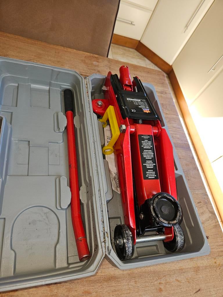 TUP CRAFT Garagekrik 2000kg in koffer, Ophalen, Gebruikt, Hydraulisch, Garagekrik
