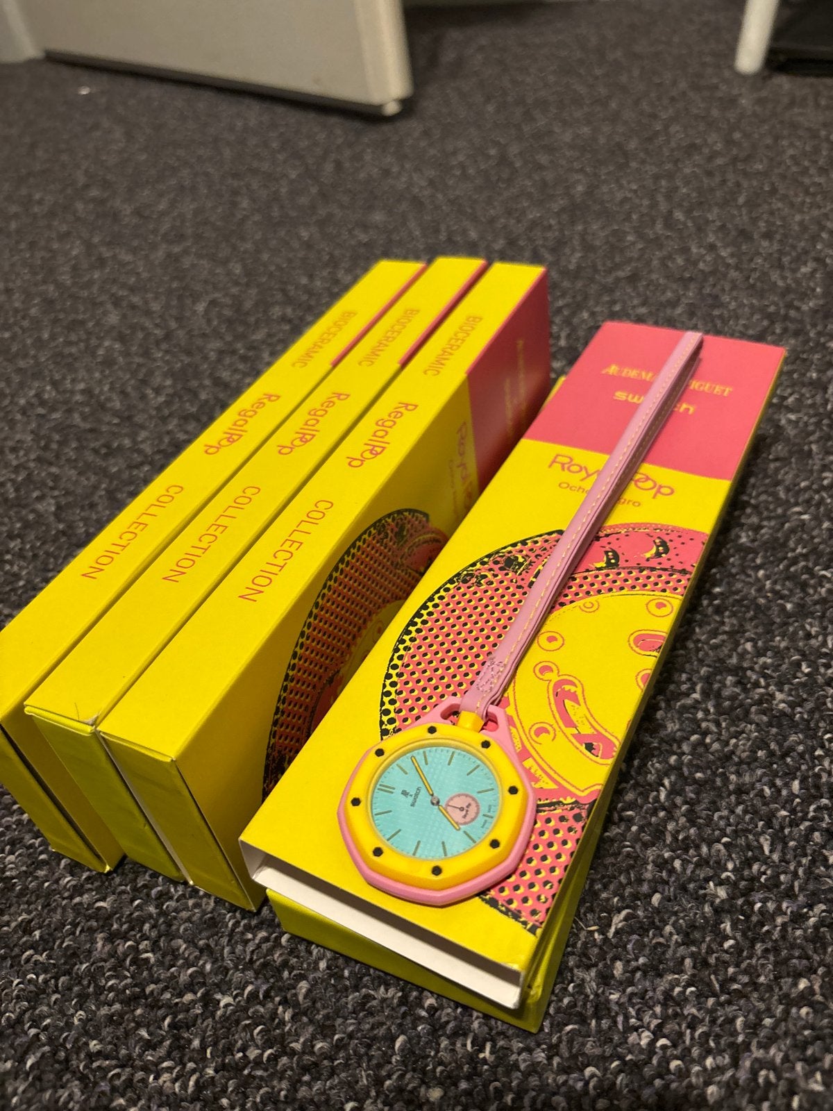 Swatch x Ap Royal Pop Roze ( lees omschrijving ), Sieraden, Tassen en Uiterlijk, Horloges | Dames, Ophalen, Nieuw, Kunststof, Zakhorloge