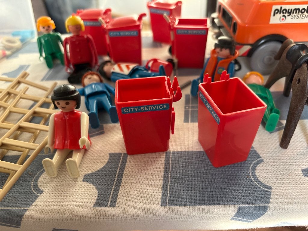 Grote doos Playmobil: figuren, caravan, vuilnismannen, Ophalen, Gebruikt, Losse onderdelen, Overige typen