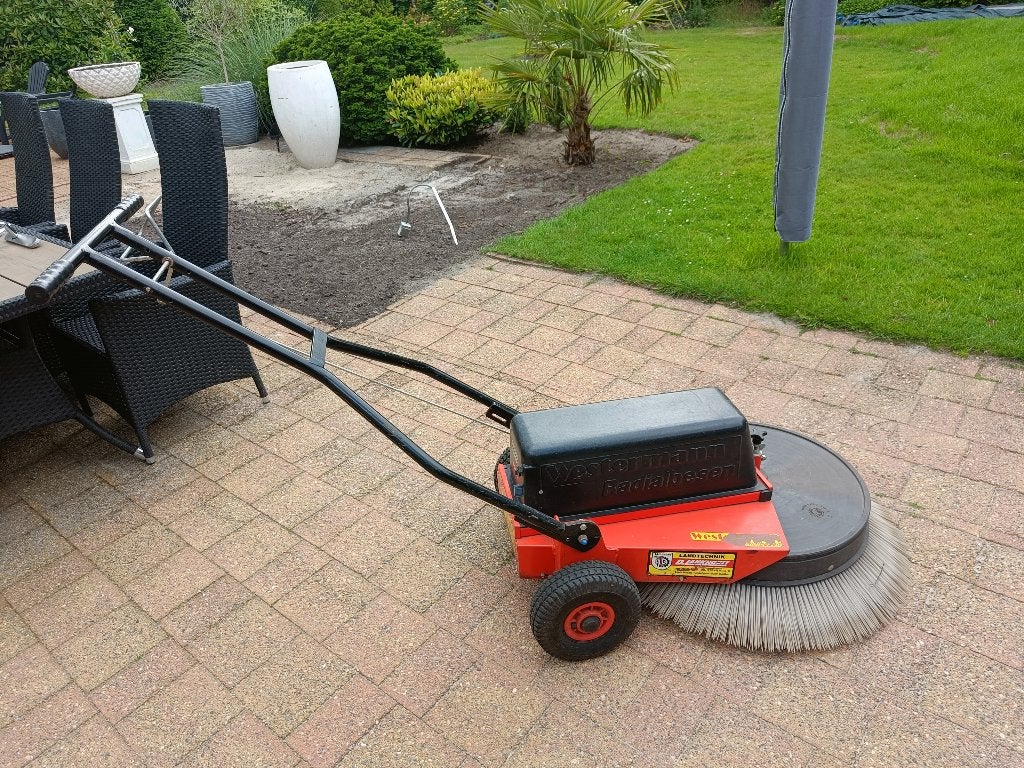 Veegmachine Westermann radialbesen met oplader, Ophalen, Gebruikt