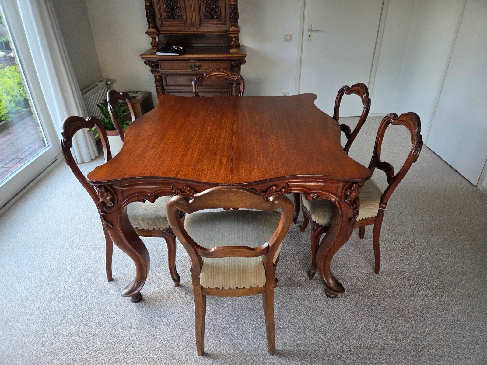 Antieke tafel met stoelen barokstijl, Ophalen