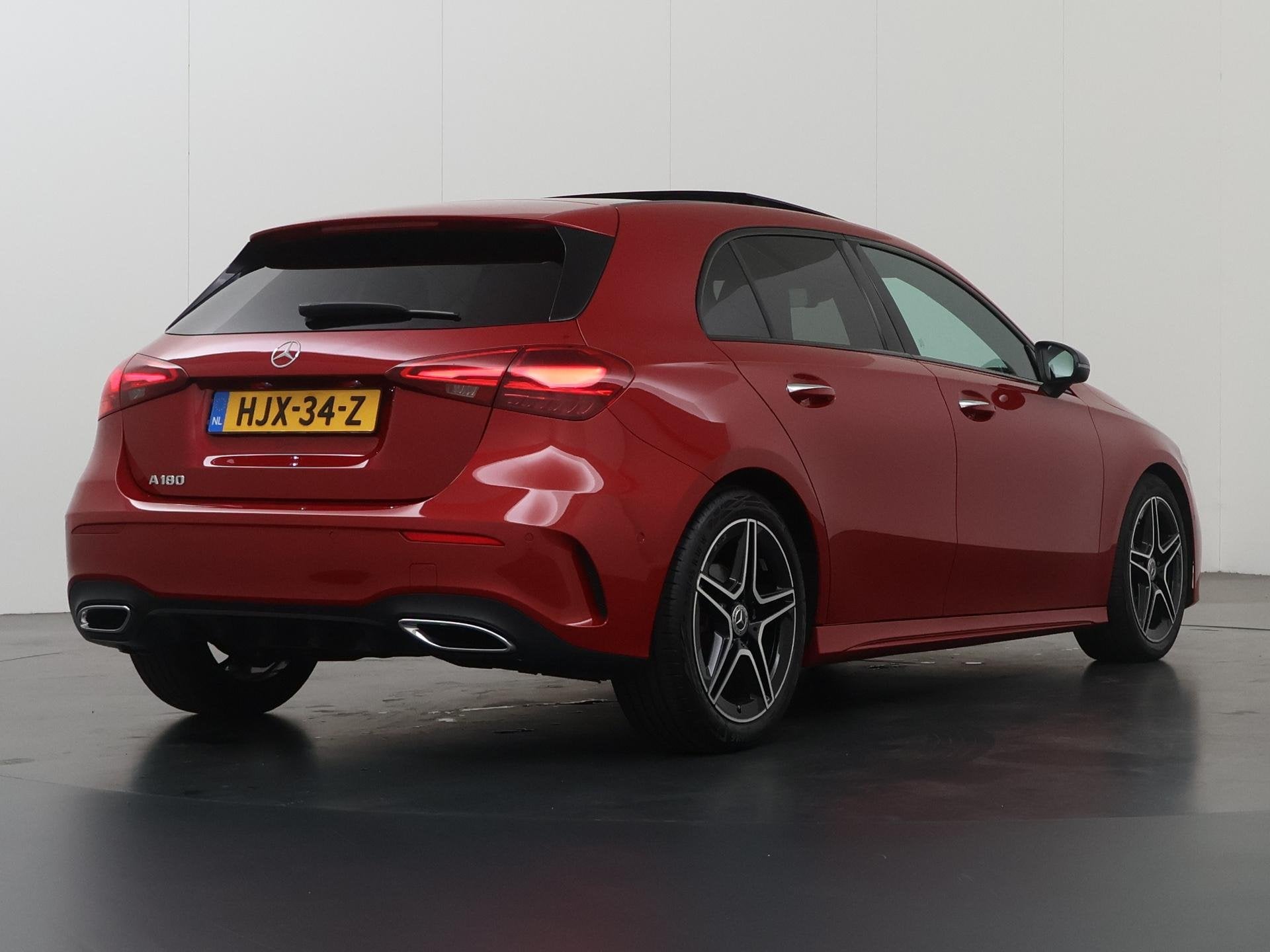 Mercedes-Benz A-klasse 180 Business Solution AMG | Night | P, Auto's, 136 pk, Gebruikt, 4 cilinders, Origineel Nederlands