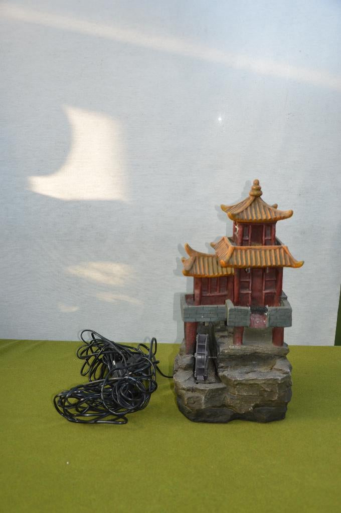 Oosters / Chinees waterornament huis met waterrad met licht, Ophalen of Verzenden, Gebruikt, Kunststof, Waterornament