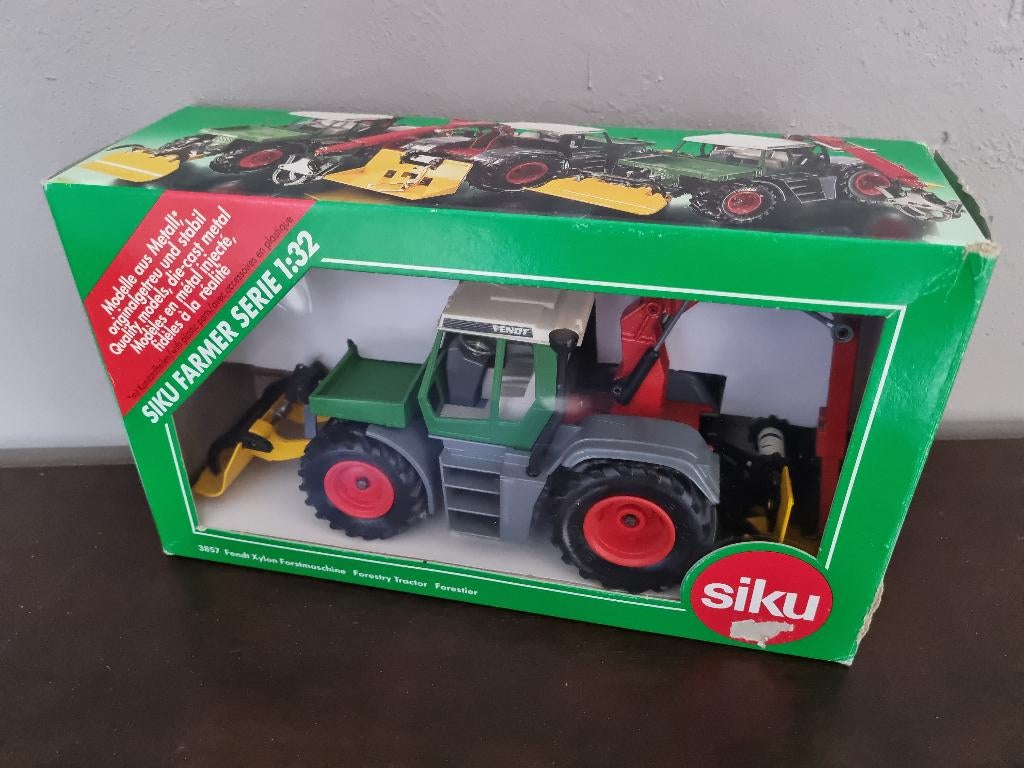 SIKU 3857 Fendt Xylon Forstmaschine, Hobby en Vrije tijd, Modelauto's | 1:32, Ophalen of Verzenden, Zo goed als nieuw, Tractor of Landbouw