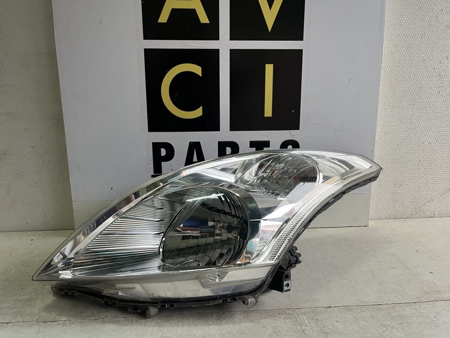 SUZUKI SWIFT KOPLAMP LINKS 2010-, Gebruikt, -, -, Ophalen of Verzenden