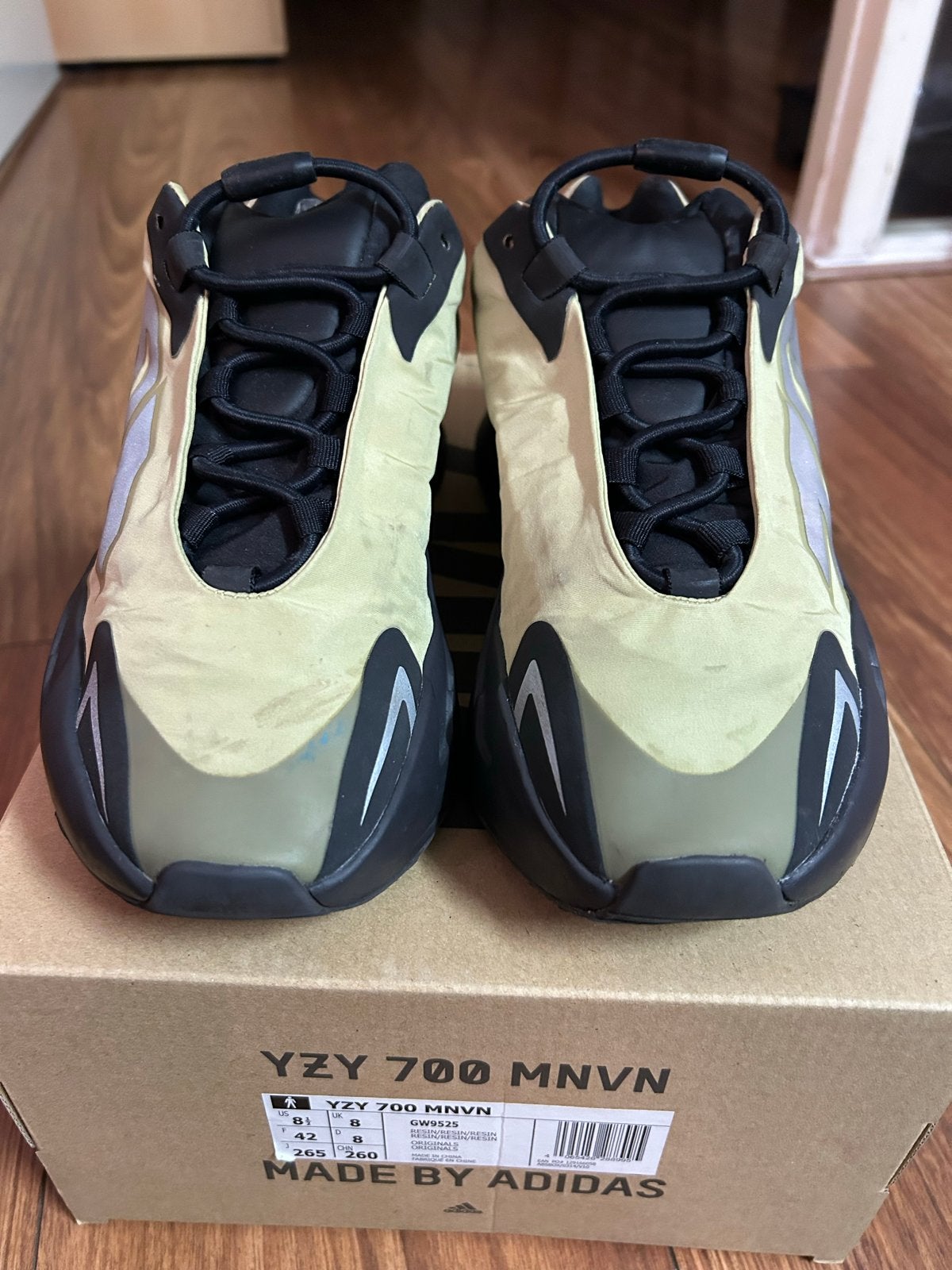 Adidas Yeezy 700 MNVN GW9525 - Maat 42, Overige kleuren, Ophalen of Verzenden, Sneakers of Gympen, Zo goed als nieuw