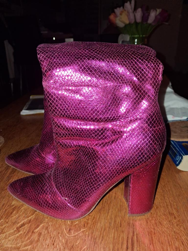 Opvallende Fuchsia Roze Laarzen Maat 40, Kleding | Dames, Schoenen, Hoge laarzen, Ophalen of Verzenden, Roze, Gedragen