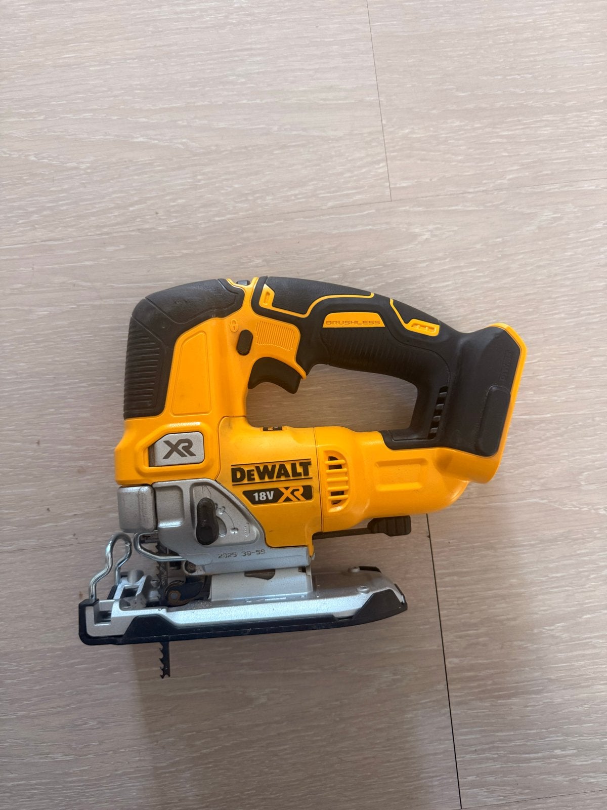 DeWalt XR 18V Decoupeerzaag met 5.0Ah Accu (zonder lader), Decoupeerzaag, Ophalen of Verzenden, Zo goed als nieuw, 30 tot 70 mm