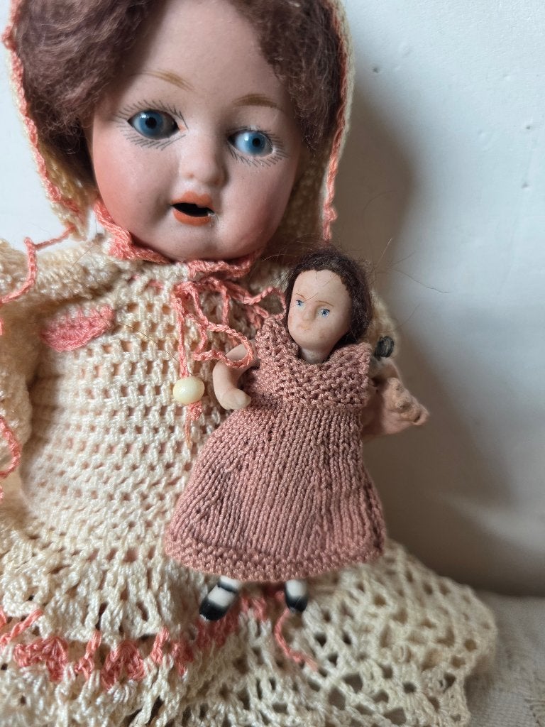 Antieke pop, klein oud bisque miniatuur popje, Ophalen, Gebruikt, Pop