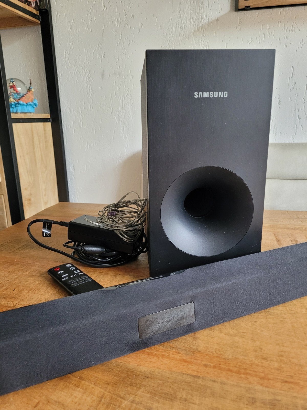 Samsung soundbar HW-J355, Ophalen, Zo goed als nieuw